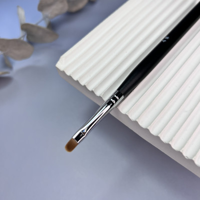 Кисть для геля Nail Art №4 овал (черная в тубе)