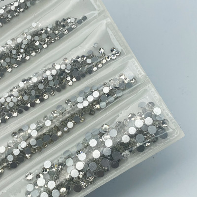 Стразы Vins (crystal lizer) прозрачные микс размеров разделенные 1440шт